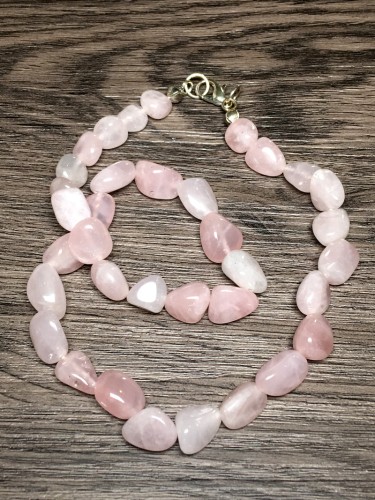 collier quartz rose pierre roulée